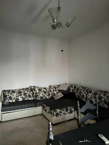 Tirane, jepet me qera apartament 2+1+Ballkon Kati 4, 100 m² 450 € (don bosko prane xhamise)