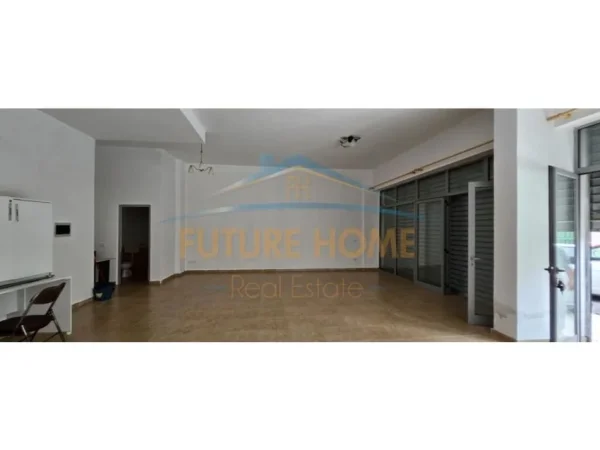 Durres, jepet me qera ambjent biznesi Kati 0, 71 m² 450 € (0696044405 Qera, Ambient Biznesi , prane Kazazit, Durres)