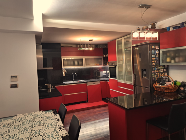 Tirane, shes apartament 3+1+Ballkon Kati 2, 174 m² 300.000 € (Kopshti Botanik)