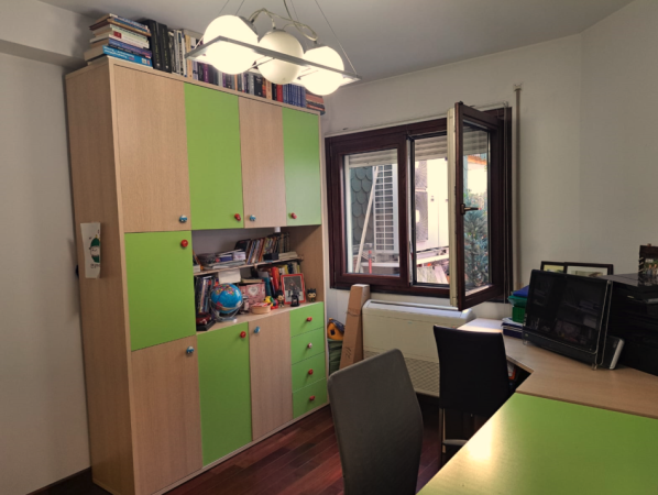 Tirane, shes apartament 3+1+Ballkon Kati 2, 174 m² 300.000 € (Kopshti Botanik)