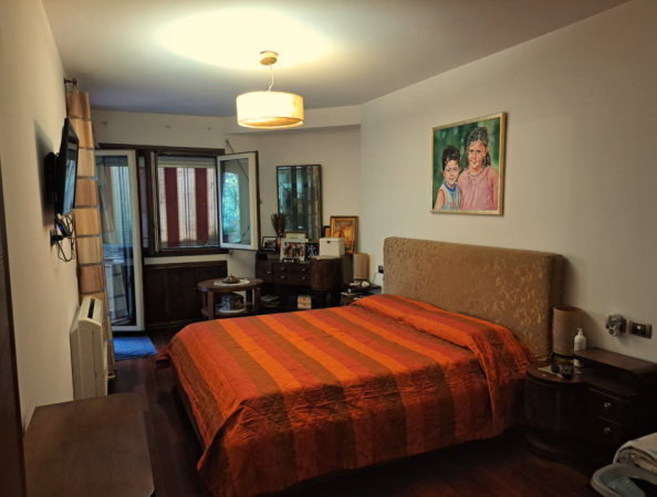 Tirane, shes apartament 3+1+Ballkon Kati 2, 174 m² 300.000 € (Kopshti Botanik)