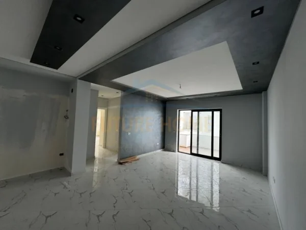 Durres, shitet apartament 2+1 Kati 5, 92 m² 160.000 € (0696044405 Shitet, Apartament 2+1, Qerret ,Durres)