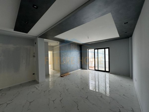 Durres, shitet apartament 2+1 Kati 5, 92 m² 160.000 € (0696044405 Shitet, Apartament 2+1, Qerret ,Durres)