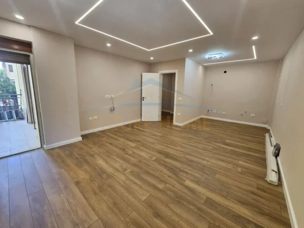 Durres, shitet apartament 2+1 Kati 2, 110 m² 155.000 € (0696044405 Shitet, Apartament 2+1, Pallati i Sportit, Durres)