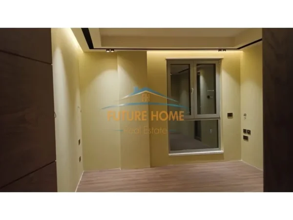 Tirane, jepet me qera ambjent biznesi Kati 7, 125 m² 1.800 € (Rruga e Kavajes)