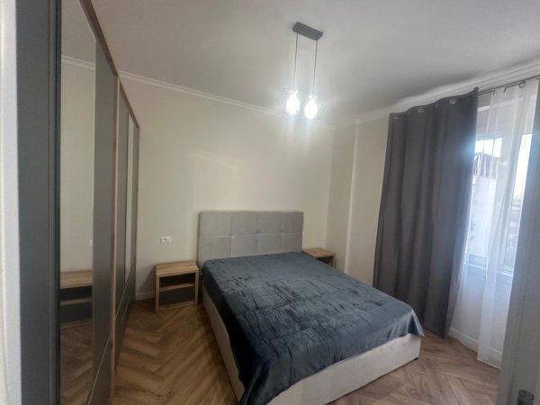 Tirane, jap me qera apartament 2+1+Ballkon Kati 3, 100 m² 950 € (Rruga e Kavajës)