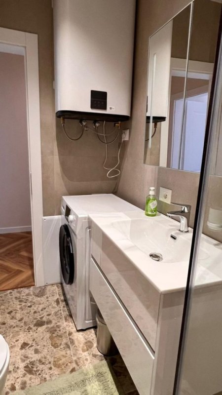 Tirane, jap me qera apartament 2+1+Ballkon Kati 3, 100 m² 950 € (Rruga e Kavajës)