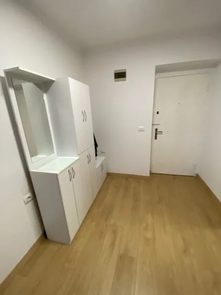 Tirane, jepet me qera apartament 1+1+Ballkon Kati 1, 65 m² 600 € (myslym shyr prane karburant kastratit)