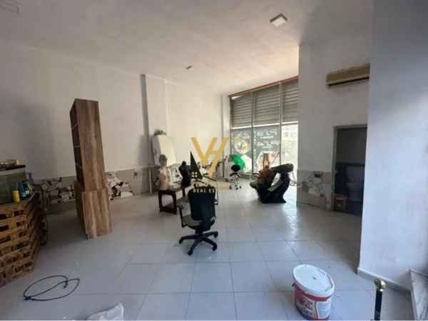 Tirane, shitet dyqan Kati 0, 50 m² 100.000 € (FRESK)