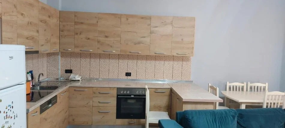Tirane, jepet me qera apartament 2+1+Ballkon Kati 7, 140 m² 550 € (liqeni i thate , rruga hamndi sina ,mbi kapiten mir zoti)