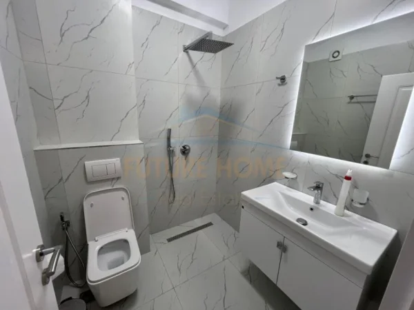 Tirane, jepet me qera apartament 2+1 Kati 7, 118 m² 600 € 