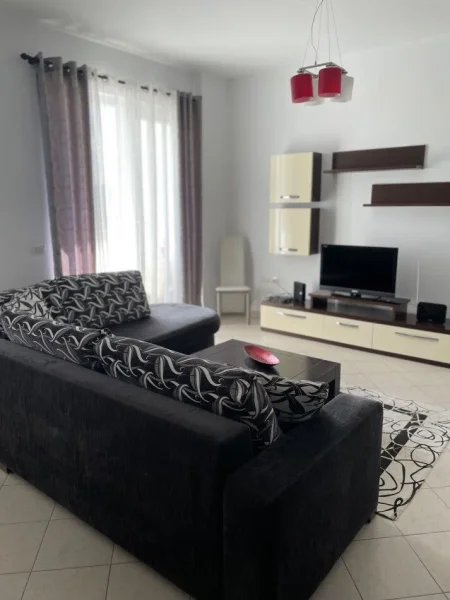 Tirane, jepet me qera apartament 2+1+Ballkon Kati 3, 85 m² 500 € (ALI DEMI)