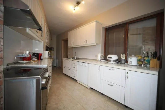 Tirane, jepet me qera apartament 2+1 Kati 2, 73 m² 750 € (Pazari i ri)