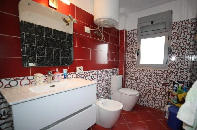 Tirane, jepet me qera apartament 2+1 Kati 2, 73 m² 750 € (Pazari i ri)