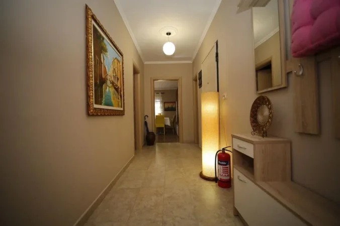 Tirane, jepet me qera apartament 2+1 Kati 2, 73 m² 750 € (Pazari i ri)