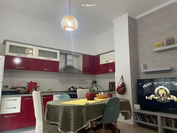 Tirane, jepet me qera apartament 2+1 Kati 2, 93 m² 500 € (KOMUNA E PARISIT)