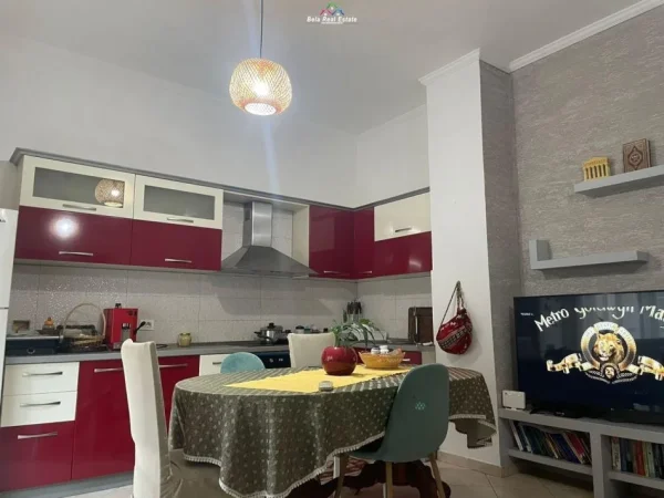 Tirane, jepet me qera apartament 2+1 Kati 2, 93 m² 500 € (KOMUNA E PARISIT)