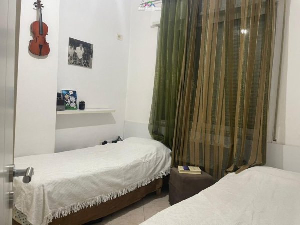 Tirane, jepet me qera apartament 2+1 Kati 2, 93 m² 500 € (KOMUNA E PARISIT)