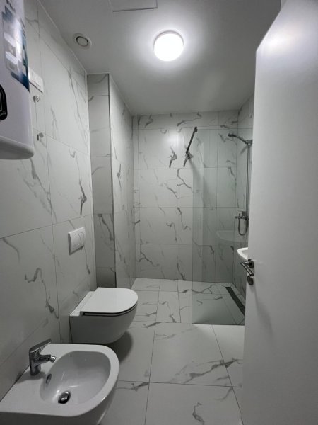 Tirane, jepet me qera apartament 1+1+Ballkon Kati 6, 82 m² (Lake View Residence, Liqeni Artificial)
