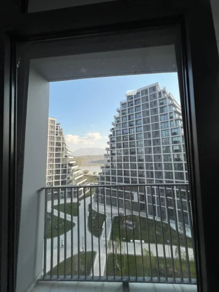 Tirane, jepet me qera apartament 1+1+Ballkon Kati 6, 82 m² (Lake View Residence, Liqeni Artificial)