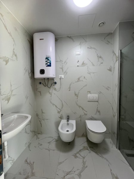 Tirane, jepet me qera apartament 2+1+Ballkon Kati 10, 127 m² (Lake View Residence, Liqeni Artificial)