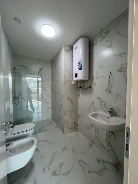 Tirane, jepet me qera apartament 2+1+Ballkon Kati 10, 127 m² (Lake View Residence, Liqeni Artificial)