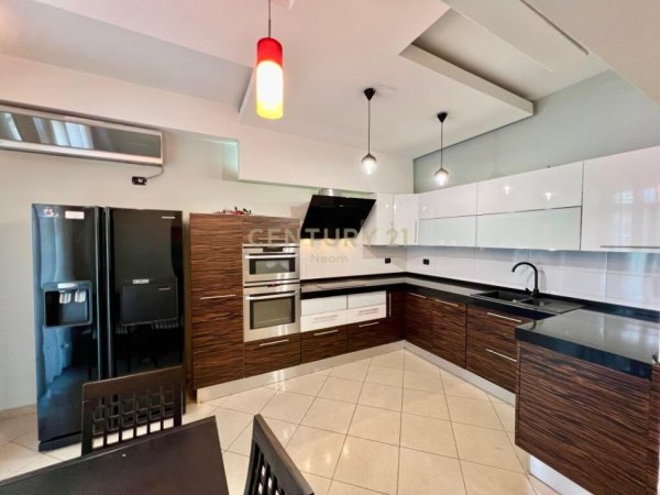 Tirane, jepet me qera apartament 2+1+Ballkon Kati 3, 103 m² 780 € (QIRA, APARTAMENT MODERN 2+1 Neom103037)