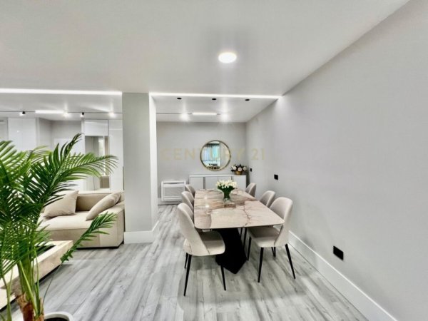 Tirane, jepet me qera 2+1 Kati 7, 155 m² 2.300 € (QIRA, APARTAMENT DELUXE 2+1+2 te BLLOKUNeom103045)