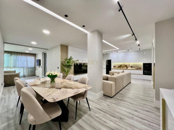 Tirane, jepet me qera 2+1 Kati 7, 155 m² 2.300 € (QIRA, APARTAMENT DELUXE 2+1+2 te BLLOKUNeom103045)