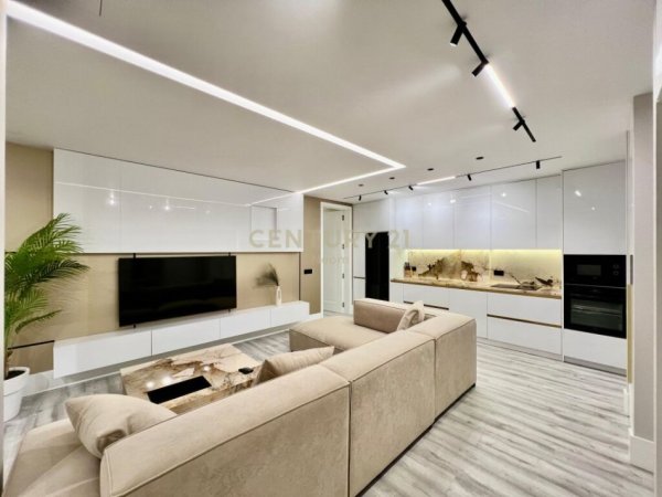 Tirane, jepet me qera 2+1 Kati 7, 155 m² 2.300 € (QIRA, APARTAMENT DELUXE 2+1+2 te BLLOKUNeom103045)