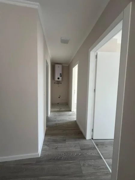Tirane, jepet me qera apartament 2+1+Ballkon Kati 2, 96 m² 1.200 € (Lake View Residence, Liqeni Artificial)