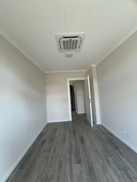 Tirane, jepet me qera apartament 2+1+Ballkon Kati 2, 96 m² 1.200 € (Lake View Residence, Liqeni Artificial)