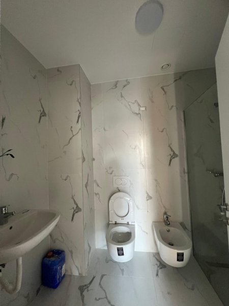 Tirane, jepet me qera apartament 2+1+Ballkon Kati 2, 96 m² 1.200 € (Lake View Residence, Liqeni Artificial)