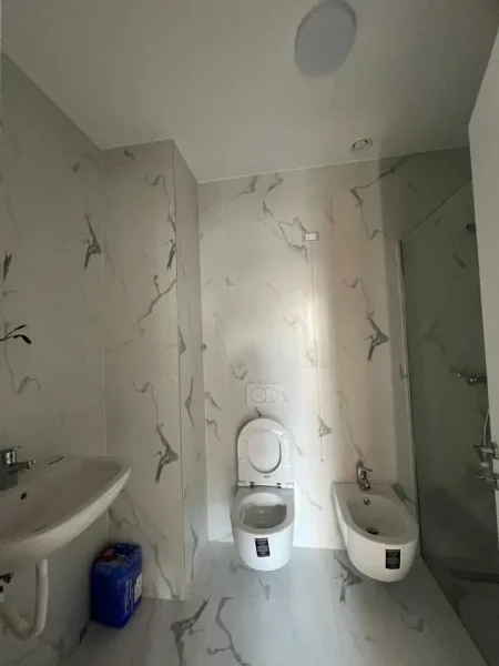 Tirane, jepet me qera apartament 2+1+Ballkon Kati 2, 96 m² 1.200 € (Lake View Residence, Liqeni Artificial)