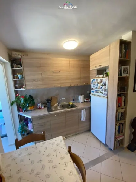 Tirane, shes apartament 1+1+Ballkon Kati 5, 57 m² 95.000 € (vasil shanto)