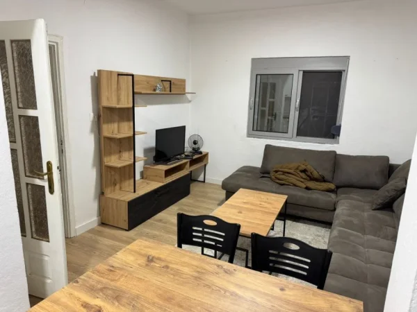 Tirane, jepet me qera apartament 1+1+Ballkon , 65 m² 400 € (Unaza e re)