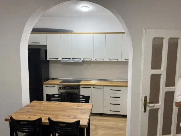 Tirane, jepet me qera apartament 1+1+Ballkon , 65 m² 400 € (Unaza e re)