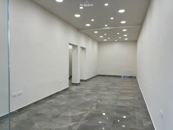 Tirane, shes dyqan Kati 0, 89 m² 526.000 € (Stadiumi Dinamo)