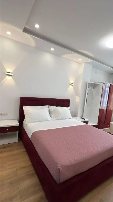 Tirane, jepet me qera hotel Kati 5, 1 m² 35.000 € (PALLATI I BRIGADAVE)