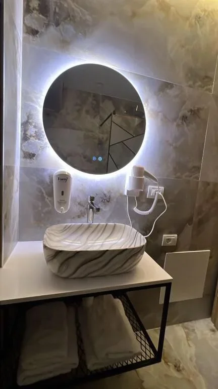 Tirane, jepet me qera hotel Kati 5, 1 m² 35.000 € (PALLATI I BRIGADAVE)