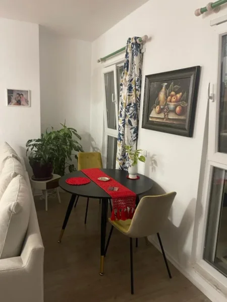 Tirane, jepet me qera apartament 2+1 Kati 5, 86 m² 450 € (univers city)