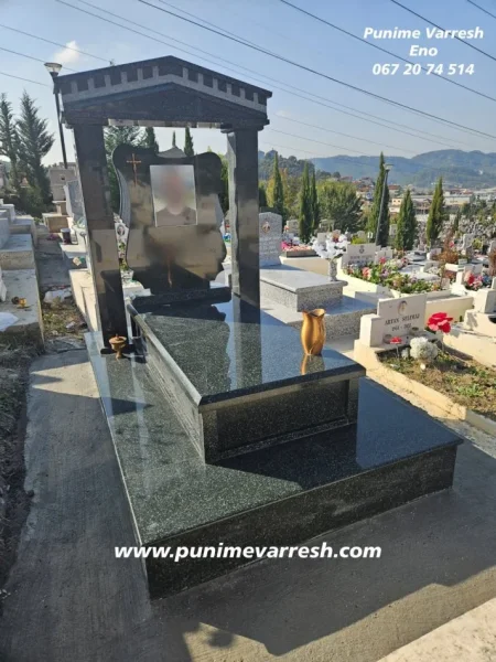 Tirane, ofroj Varr Prej Graniti