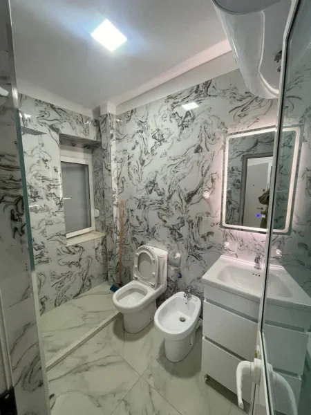 Tirane, jepet me qera zyre Kati 1, 78 m² 550 € (Vasil Shanto)