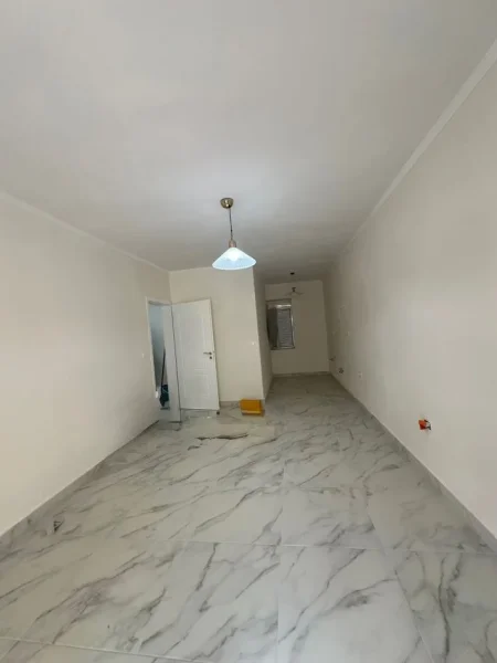 Tirane, jepet me qera zyre Kati 1, 78 m² 550 € (Vasil Shanto)