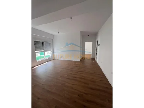 Tirane, shitet apartament 1+1+Ballkon Kati 4, 60 m² 85.000 € (Shitet, Apartament 1+1, Ali Demi)