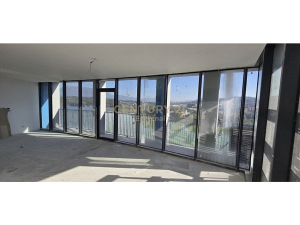 Tirane, shes apartament 3+1+2+VERANDE , 218 m² 719.000 € (Liqeni i Tiranës)