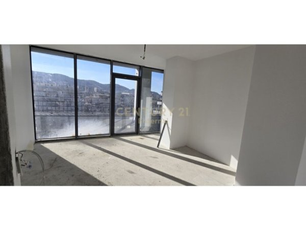 Tirane, shes apartament 3+1+2+VERANDE , 218 m² 719.000 € (Liqeni i Tiranës)