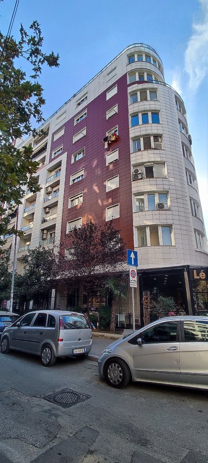 Shqiperi, me qera apartament 2+1+Ballkon Kati 2, sip 90 m² Rruga E Kosovareve)