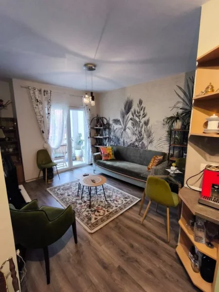 Shqiperi, me qera apartament 2+1+Ballkon Kati 2, sip 90 m² Rruga E Kosovareve)