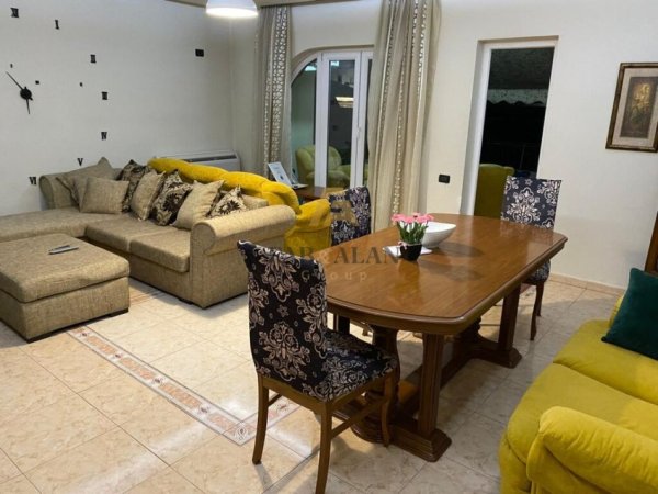 Tirane, jepet me qera apartament 2+1 Kati 2, 160 m² 1.200 € (Pazari i Ri)